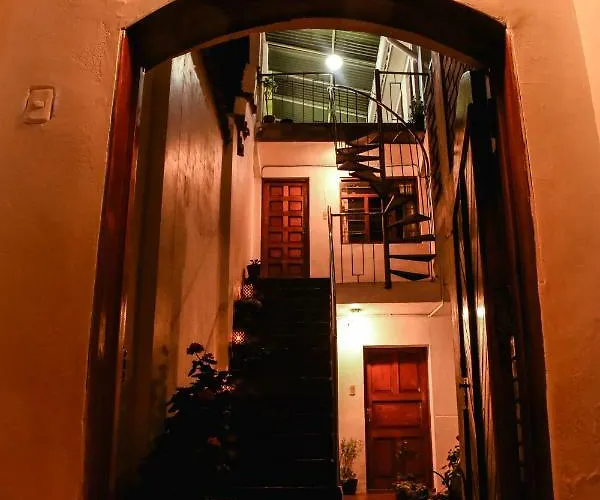 Ediko's House Hotel *